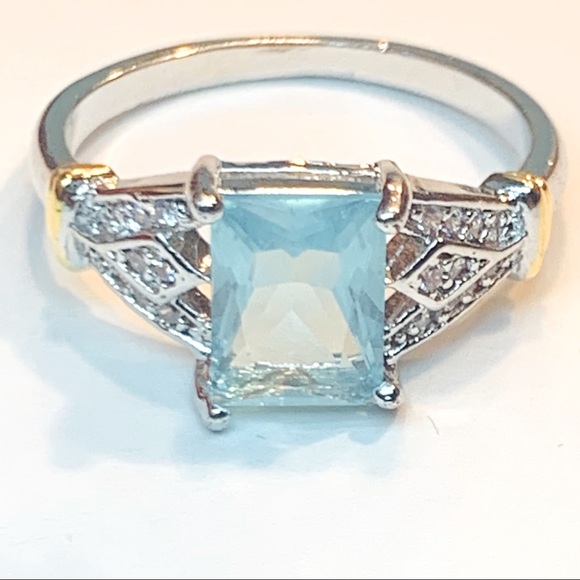 💙🆕 Beautiful Silver & Gold Plated Ring + Blue CZ - Picture 6 of 9